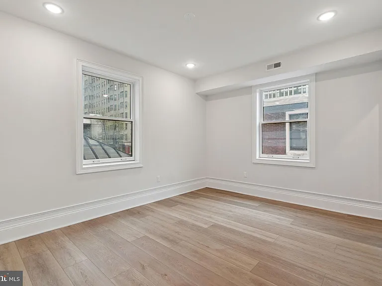 1822 Chestnut St #3R — Photo 16