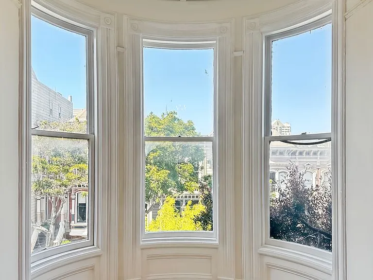 Top-Floor, Remodeled 5BR/2.5BA Victorian Flat, Pet Friendly, Steps from Alamo Square — Photo 16