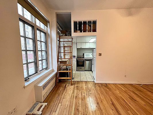 4th image of 70 W 71st St APT 2B