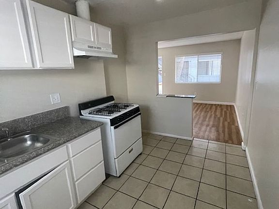 4th image of 241 E South St APT 3