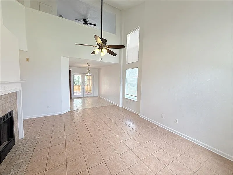 3 bed, 2.5 bath, 1495 sqft, $1,450 — Photo 4