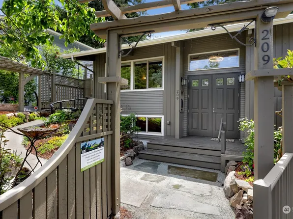 209 N 196th Place, Shoreline, WA 98133