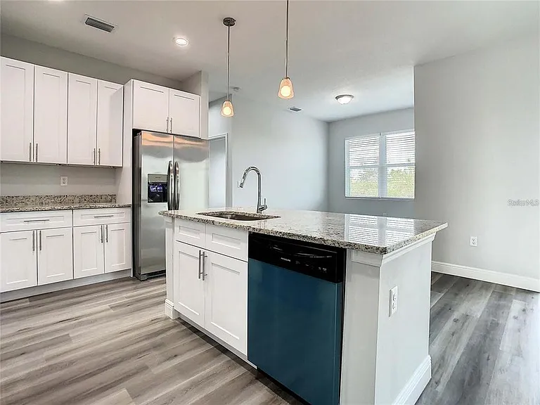 15504 Greenwood Ave — Photo 5