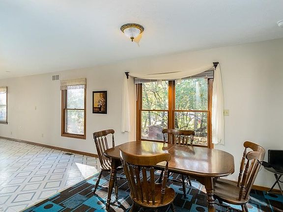 3rd image of 172 Park Ct