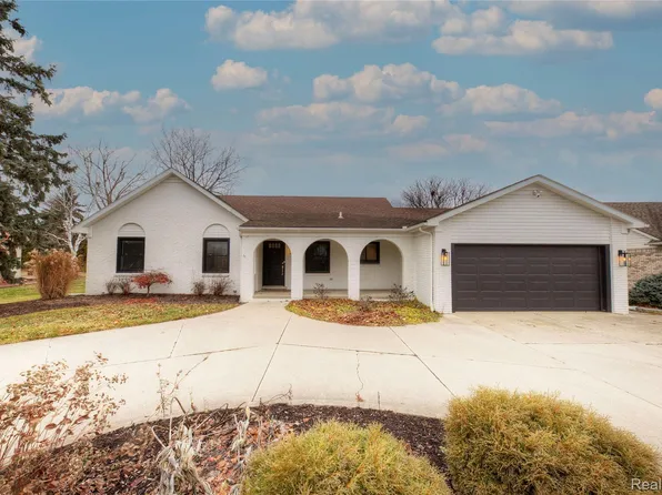 38016 Bloomfield Dr, Livonia, MI 48154