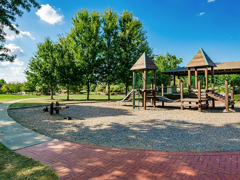 328 Lemery Dr — Photo 32