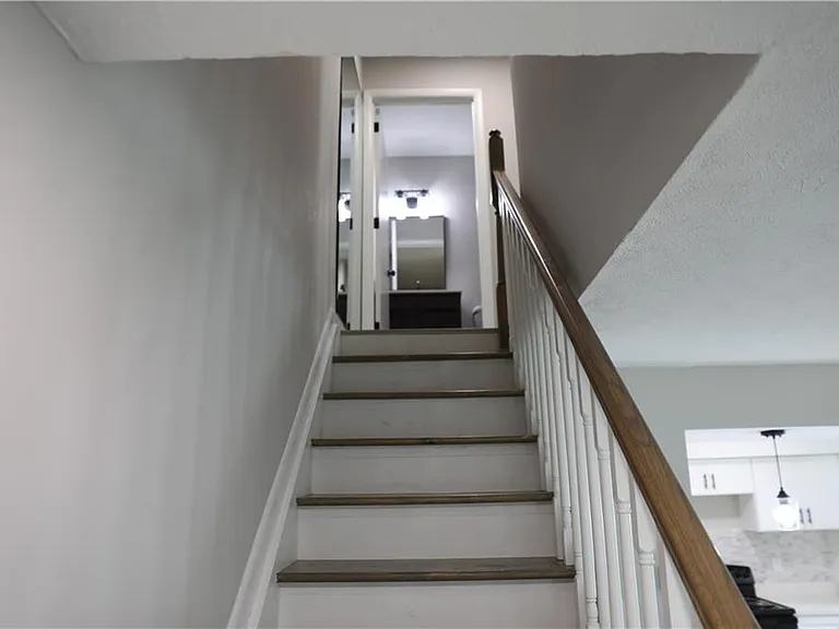 1321 Surrey Ln SW — Photo 8