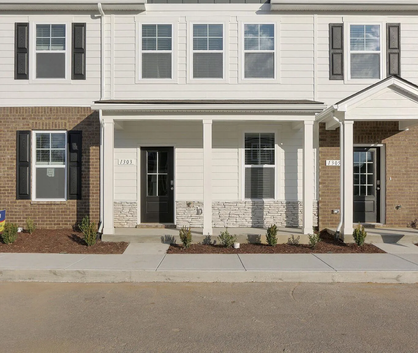 3 bed, 2.5 bath, 1363 sqft, $1,800 — Photo 3