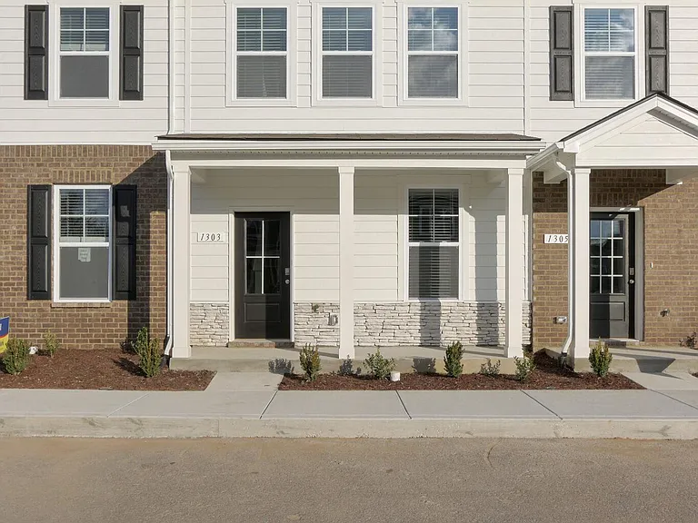 1303 Walker Way — Photo 3