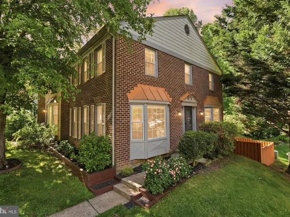 5719 Crownleigh Ct, Burke, VA 22015