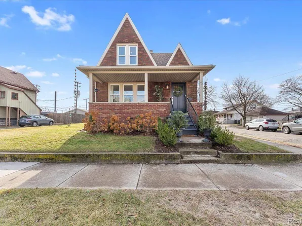93 Perry Pl, Wyandotte, MI 48192