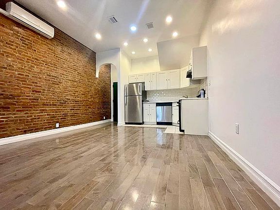 2nd image of 264 Irving Ave APT 1R