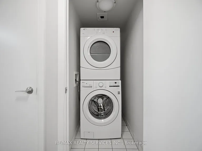 151 Village Green Sq #206 — Photo 28