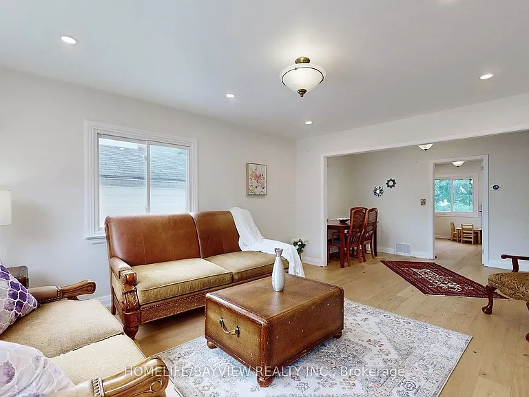 313 Andrew St — Photo 2