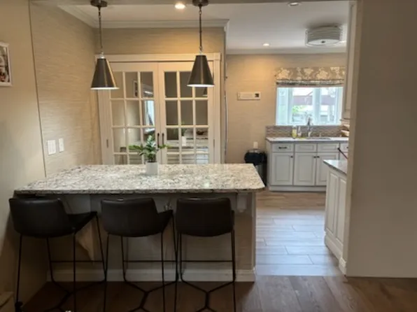 8827 Aubrey Ave, Ridgewood, NY 11385