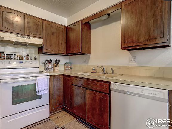 5th image of 945 Douglas Ave #975