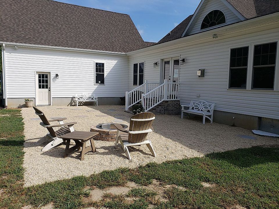 2nd image of 8253 Sea Biscuit Rd