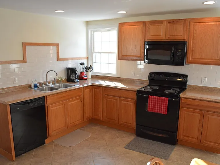 New Kitchen - Black appliances