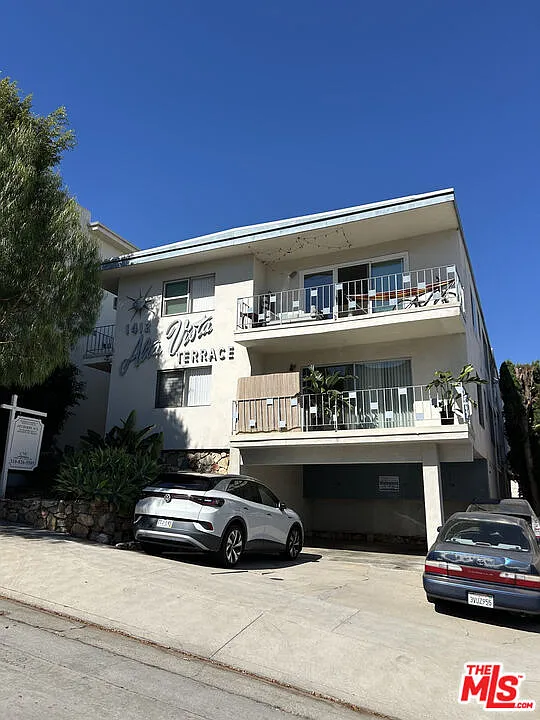 1412 Barry Ave #4