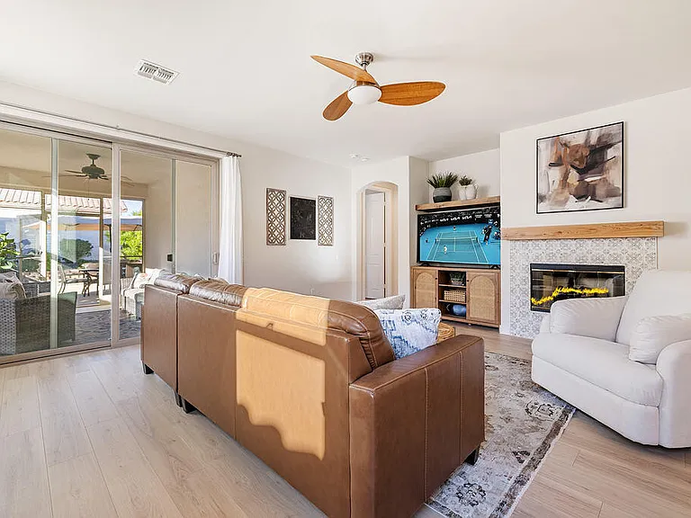40201 Calle Santa Claudia #40201 — Photo 15