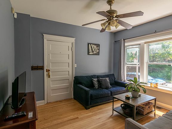 2nd image of 3809 N Ravenswood Ave #1