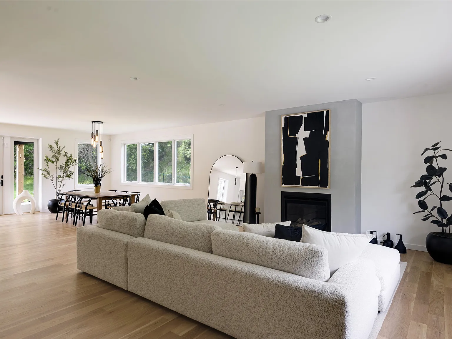 Brand-New Coastal Barn-Style Retreat in Hampton Bays — Photo 4