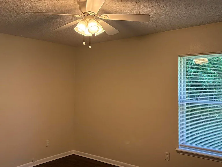 3255 Maplewood Dr — Photo 19