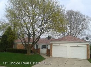 2827 Stoneleigh Dr, Lansing, MI 48910