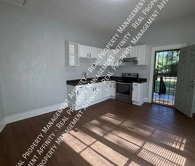 795 Roanoke Ave — Photo 11