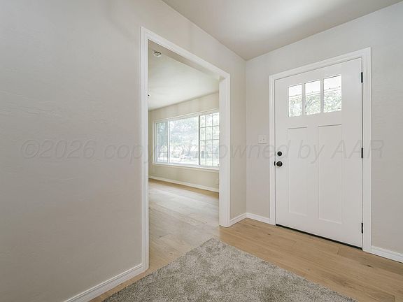 3rd image of 1409 Hillcrest Dr