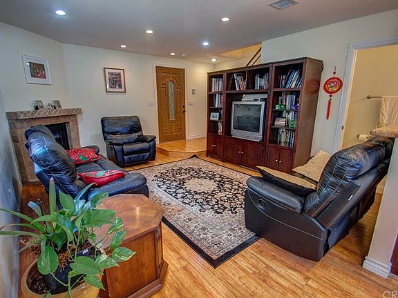 2nd image of 10908 Camarillo St #103