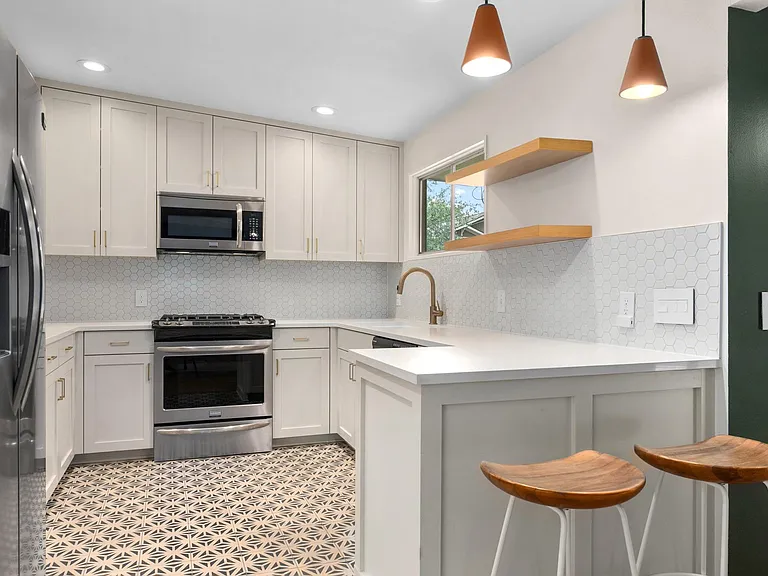 2618 Pembrook Trl — Photo 11