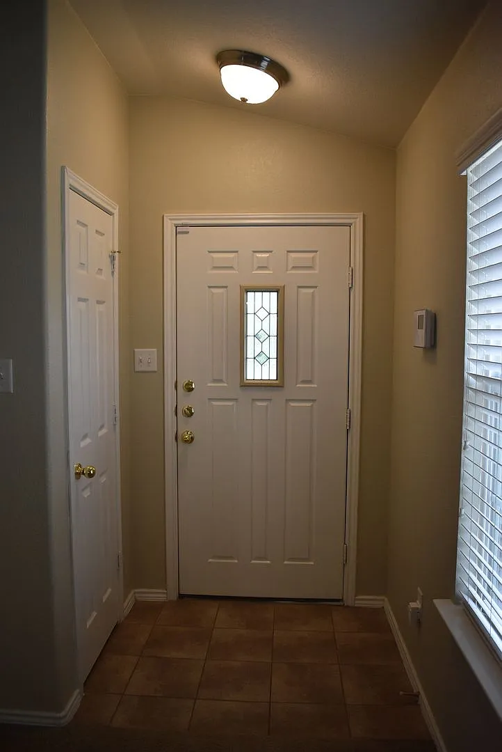 Charming 3 BR on Corner Lot! — Photo 2