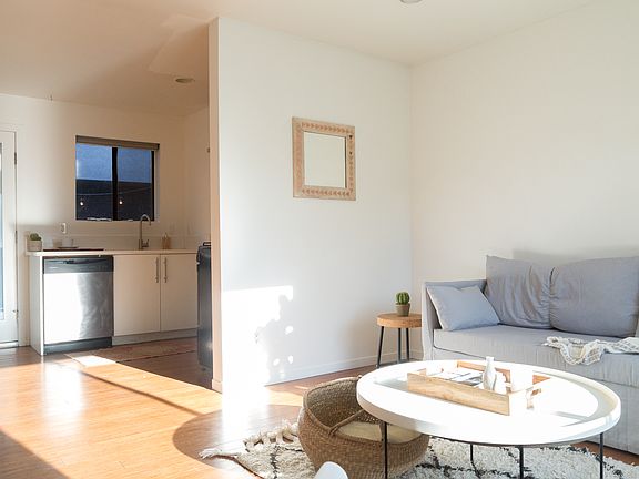 5th image of 2117 W Clinton St #302