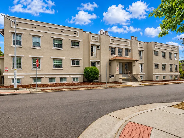 Avondale Apartments — Photo 2