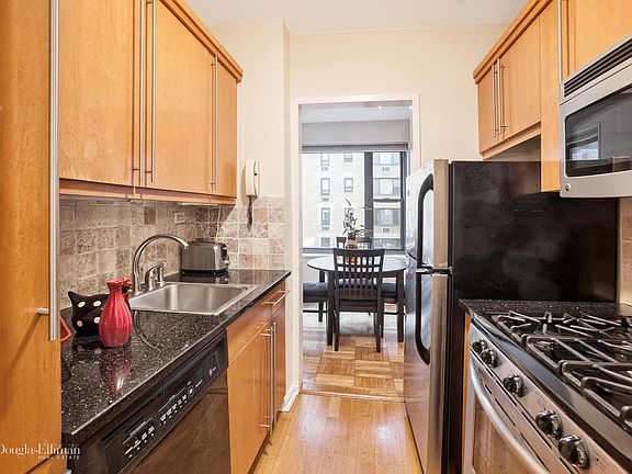 5th image of 55 E End Ave APT 10L
