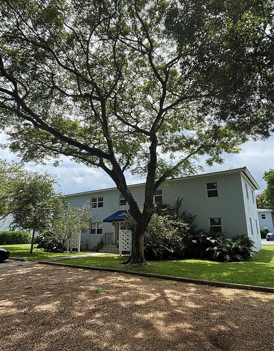 Arbors Condo — Photo 2