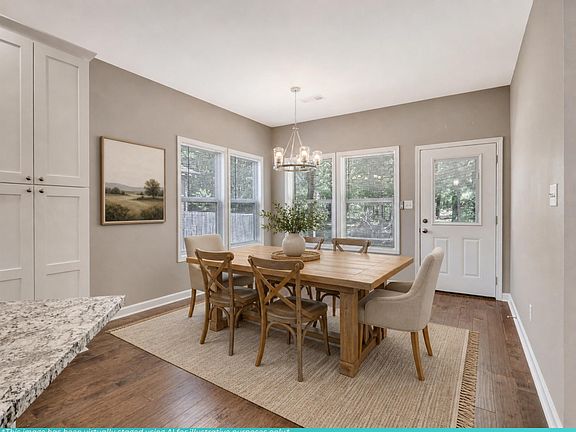 4th image of 228 Fox Chase Cir