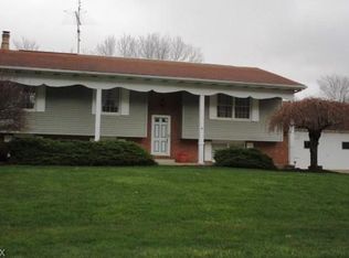301 Old Oak Dr, Cortland, OH