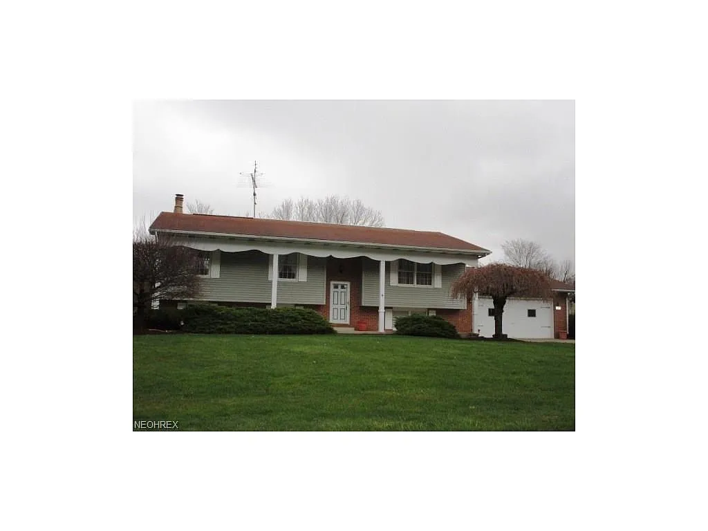 301 Old Oak Dr photo 1