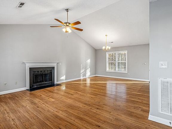 2nd image of 811 Valley Oak Dr