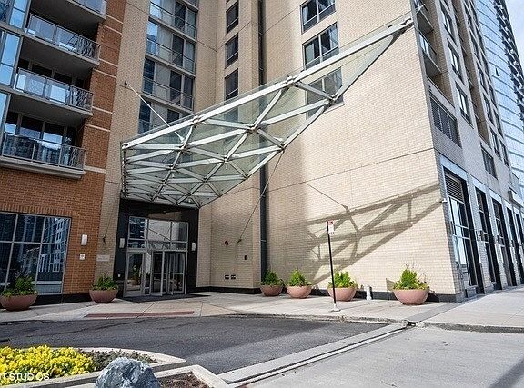 2nd image of 420 E Waterside Dr Unit 206
