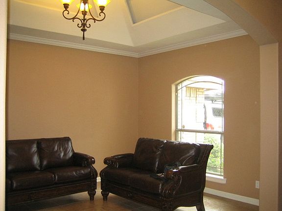 3rd image of 3904 Blue Jay Dr