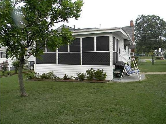 5th image of 2610 E 39th St