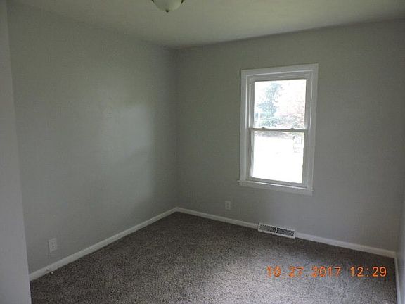 4th image of 425 W Lake Blvd