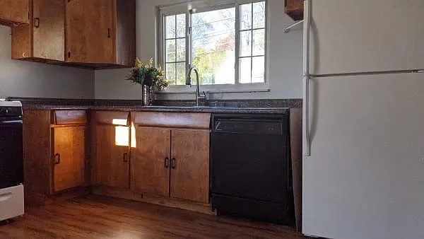 345 Mansfield Ave — Photo 2