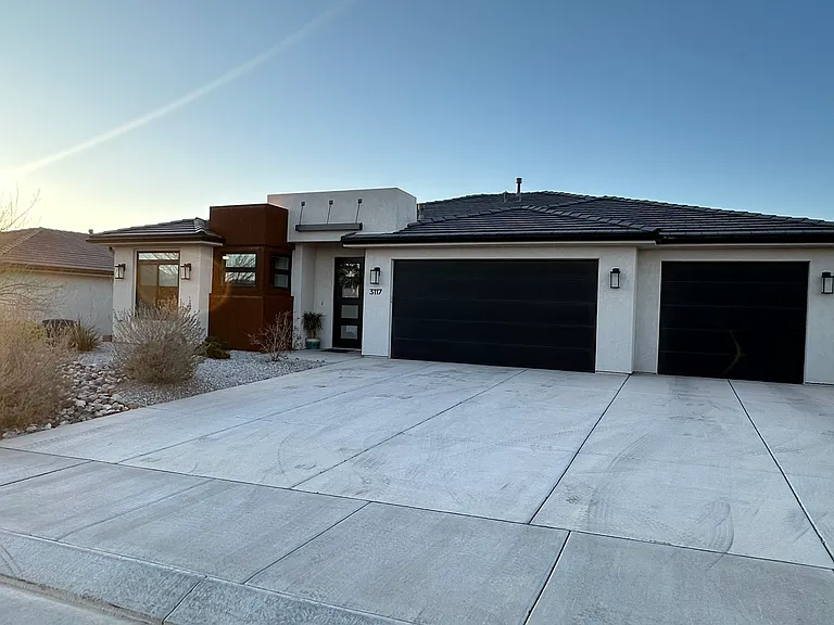 3117 E Lavatera Dr — Photo 1