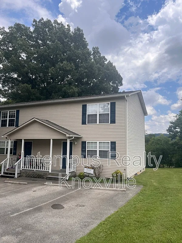 2 bed, 1.5 bath, 1092 sqft, $1,650 — Photo 1