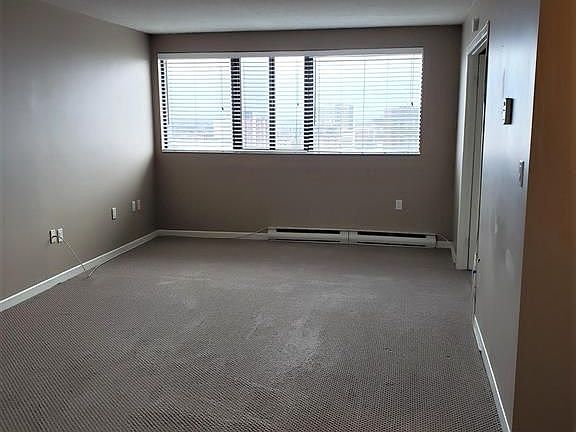 4th image of 380 Pelissier St #1901