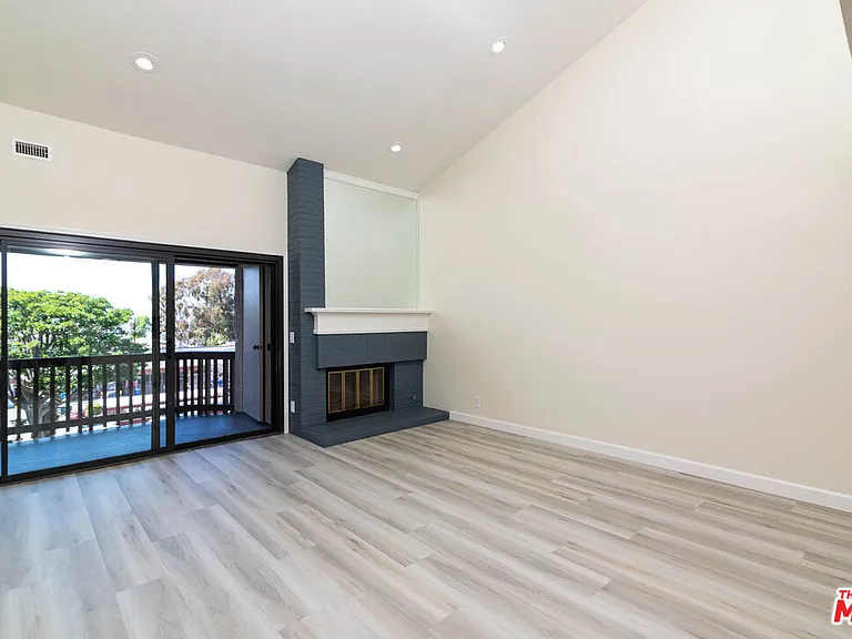 8515 Falmouth Ave #422 — Photo 7